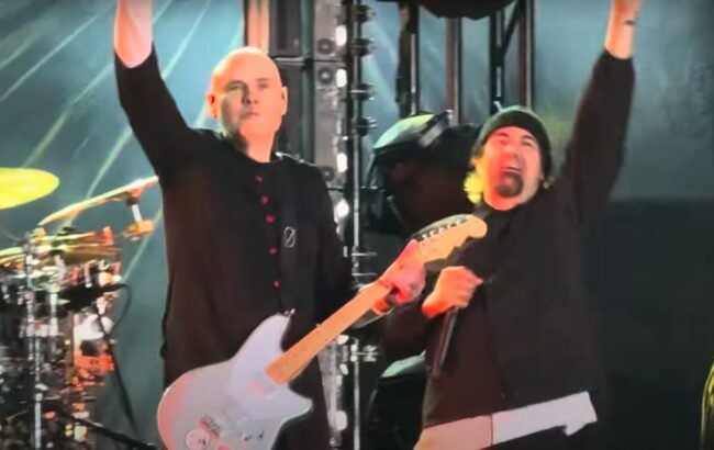 Chino Moreno se unió a The Smashing Pumpkins en vivo para interpretar «Jellybelly»