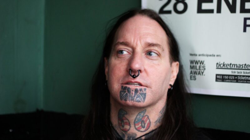 «Besen a sus seres queridos, nadie tiene prometido el mañana»: Dez Fafara de Coal Chamber sufrió grave emergencia médica