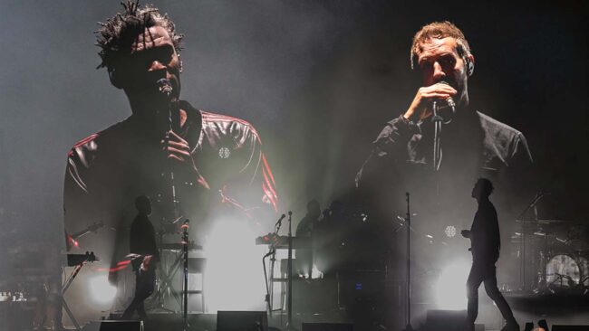 «Esta noche es una canción de solidaridad con el pueblo palestino»: Así se vivió el regreso de Massive Attack en vivo por primera vez en 5 años