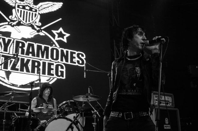 Marky Ramone Blitzkrieg en Chile: Sangre, sudor y punk rock