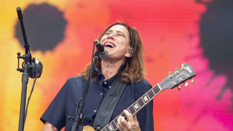 Kim Deal: “Cuando eres una banda telonera, tu trabajo es entretener a la gente que busca sus asientos”