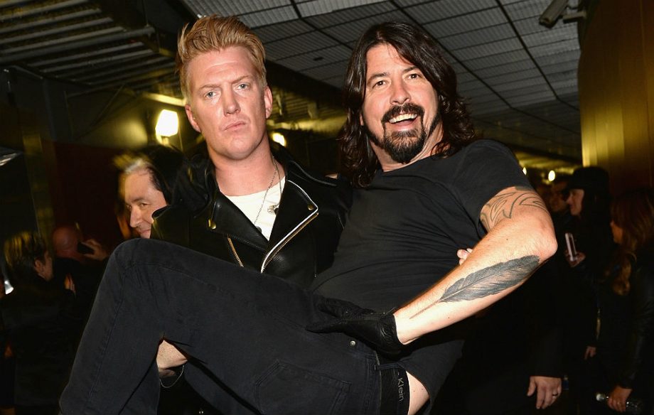 VIDEO: Queens of the Stone Age y el guiño a Foo Fighters en vivo con «Everlong»