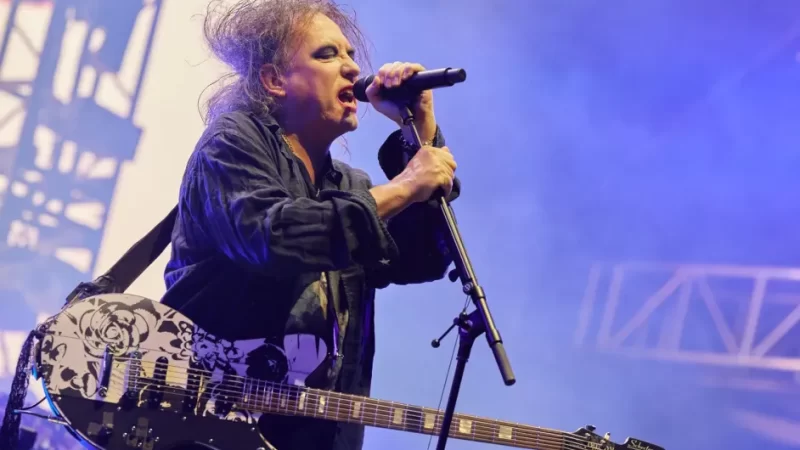 «Tendrá algo completamente nuevo que nadie ha escuchado nunca”: Robert Smith afirma que lanzará este año otro álbum de The Cure