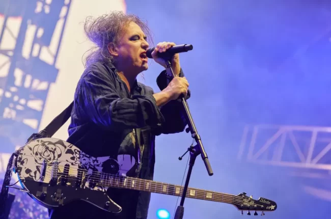 «Tendrá algo completamente nuevo que nadie ha escuchado nunca”: Robert Smith afirma que lanzará este año otro álbum de The Cure