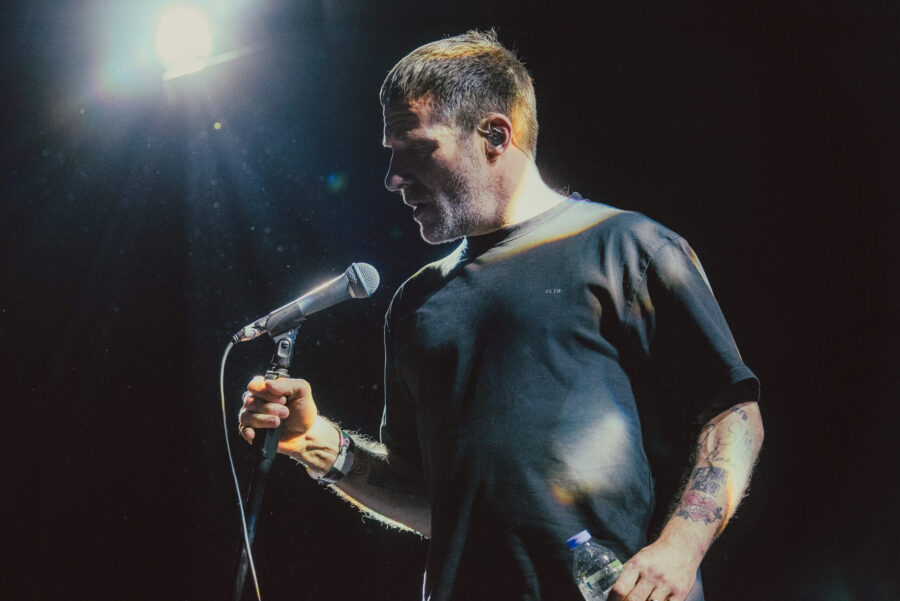 Sleaford Mods en Chile: Teatrales, corrosivos y punzantes