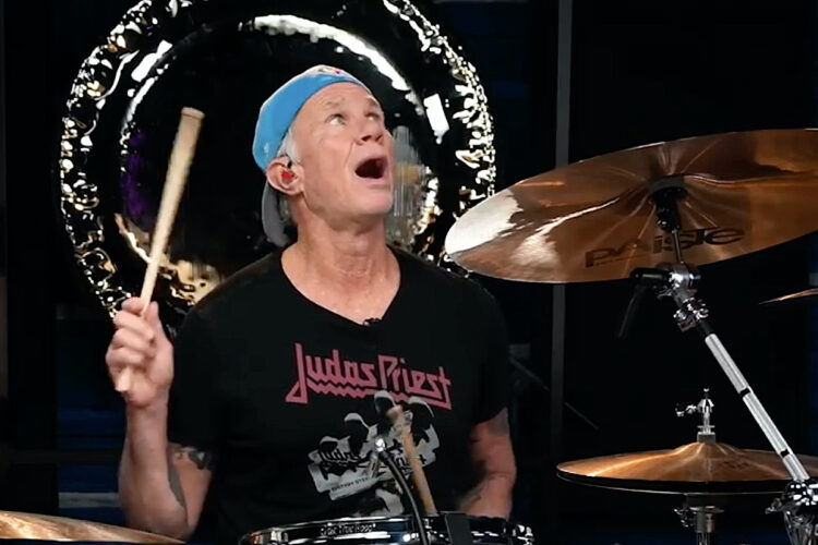 Chad Smith es desafiado a tocar «Can You Feel My Heart?» de Bring Me The Horizon y este fue el resultado