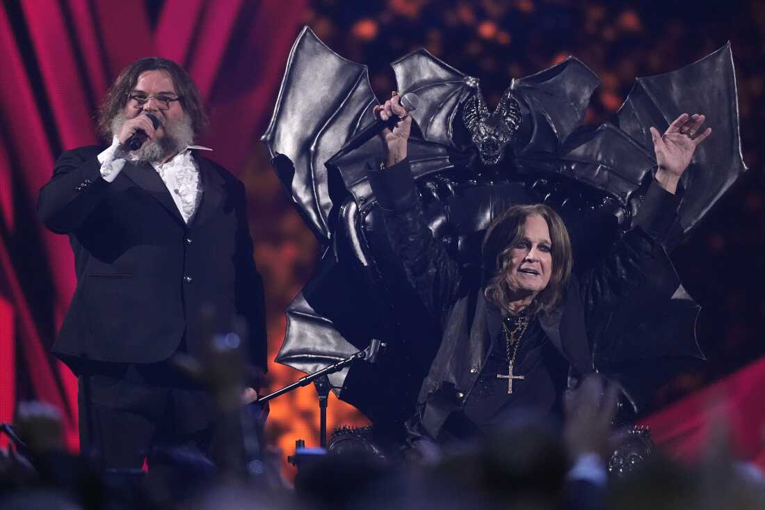 Mira a Maynard James Keenan, Wolfgan Van Halen, Robert Trujillo y Chad Smith tributando a Ozzy en el Rock’n Roll Hall Of Fame