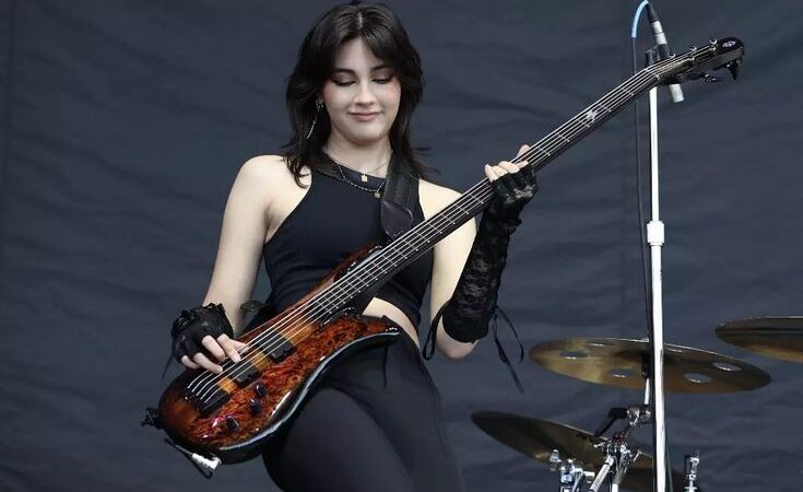 «Hysteria»: la línea de bajo de Alejandra Villarreal (The Warning) que estrechó los lazos con Muse y el cumplimiento de un sueño