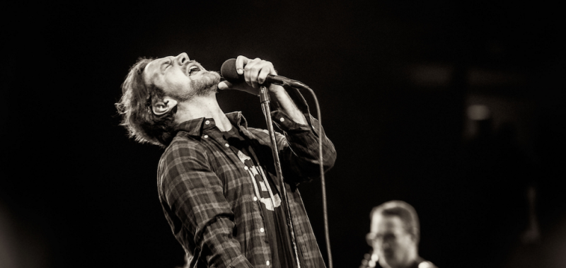 VIDEO: Pearl Jam interpretó en vivo por primera vez en su historia «Rebel Rebel» de David Bowie