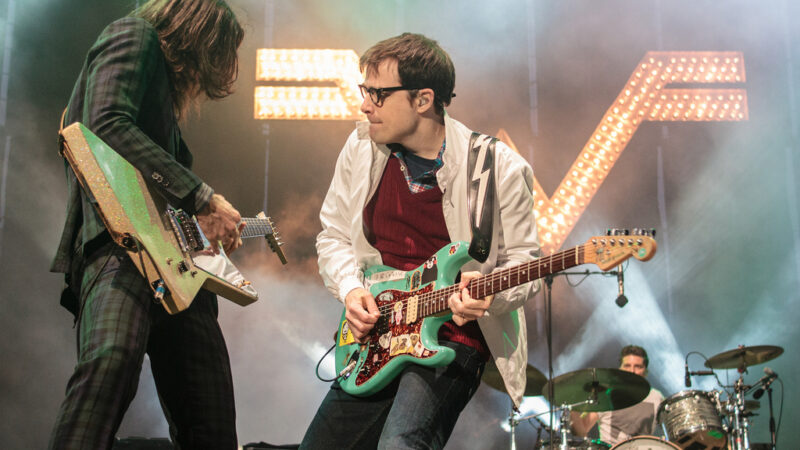 Weezer estrena nueva canción, escucha «Everybody Needs Salvation»